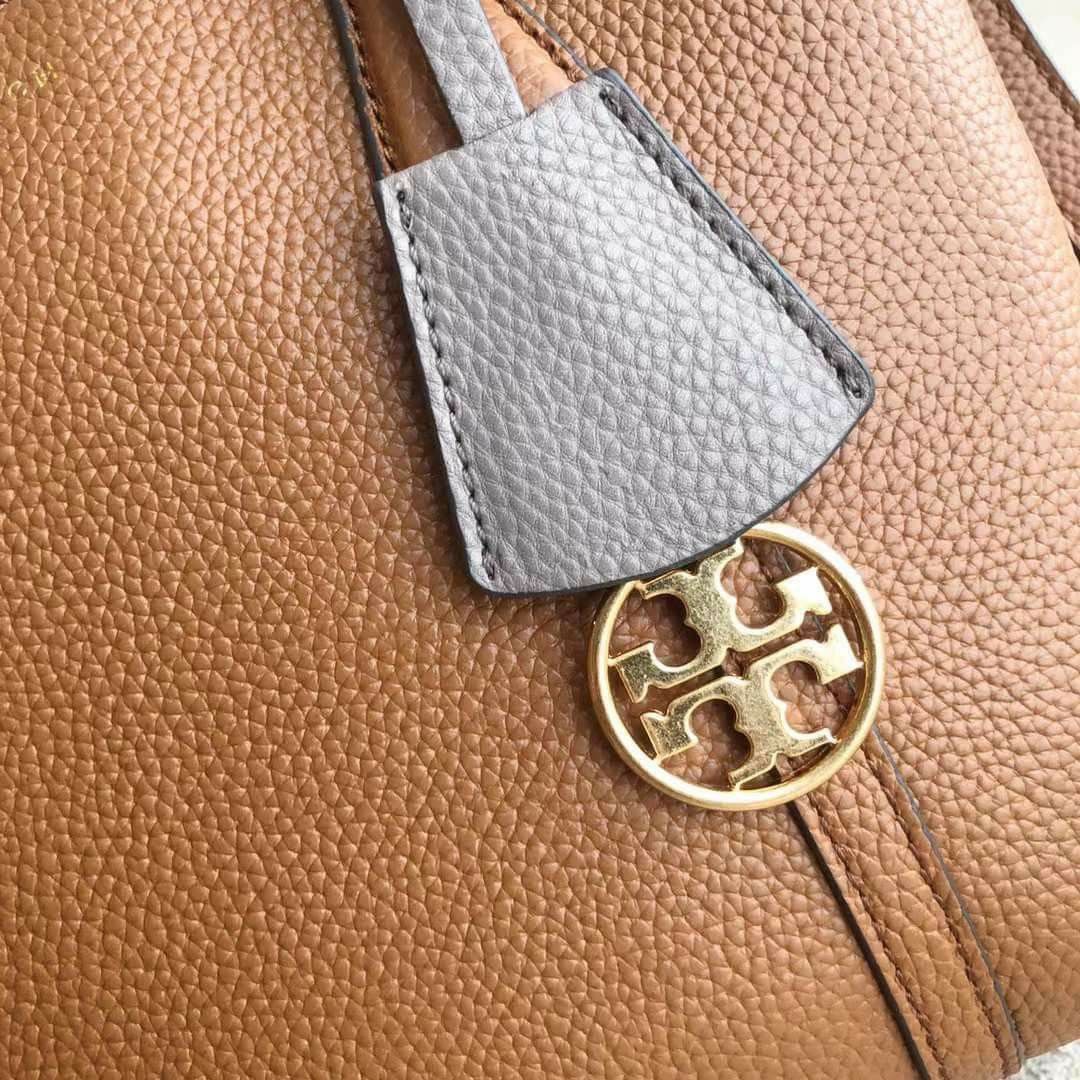 🇺🇲 Authentic Tory Burch PERRY TRIPLE-COMPARTMENT Xbody BAG (Category: Luxury Bags & Wallets) located in Santa Cruz. Submitted by janelovebagswatchesshoesph (Listing ID 1210712021, Image 3). Description: with tag, paper bag and dust bag.