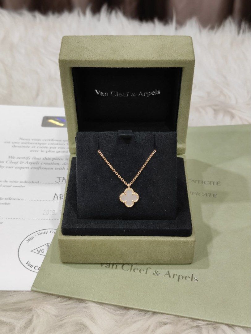 VCA Van Cleef Arpels Onyx Sweet Alhambra Bracelet | Cartier nail bracelet, Van  cleef necklace, Jewelry factory