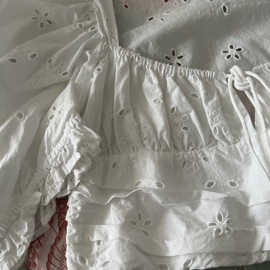 AUTHENTIC ZARA White Eyelet Puff Sleeve Bustier Top, Women's Fashion, Tops, Blouses on Carousell