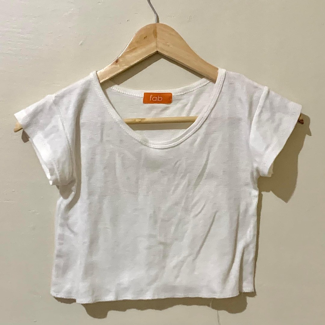 basic white crop top baby tee, Women's Fashion, Tops, Shirts on Carousell