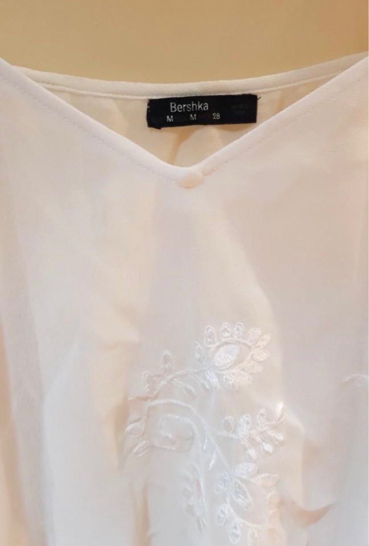 Bershka Lace Top (Category: Sleeveless) located in Manila. Submitted by amiax (Listing ID 1210712287, Image 2). Description: Original not overruns Bershka Lace Top Size Medium 280 PHP only.
