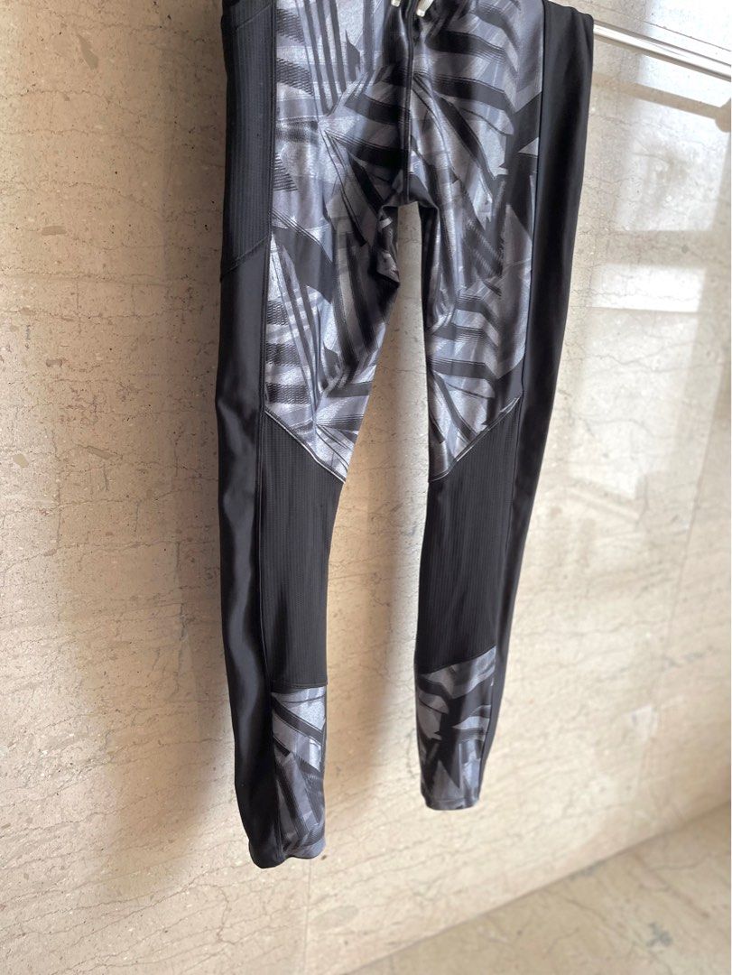 Black Shard Decathlon Domyos Leggings Tights AIRism, Women's Fashion,  Bottoms, Jeans & Leggings on Carousell