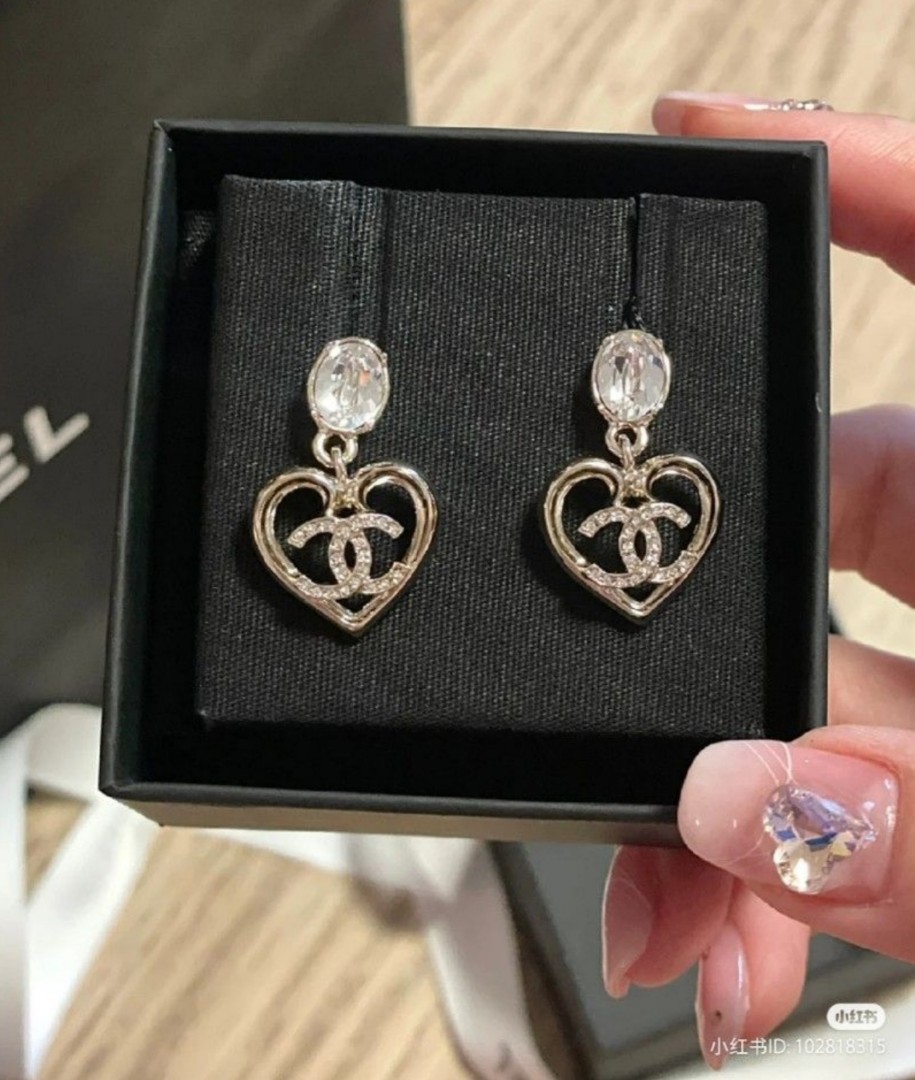 BNIB Chanel 23C Heart long Earrings with Crystals Light Gold, Women's  Fashion, Jewelry & Organisers, Earrings on Carousell