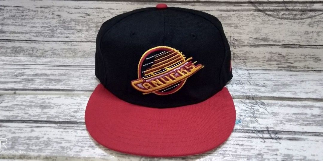 Cap hat topi NHL Vancouver Canucks Fitted by New era Men s