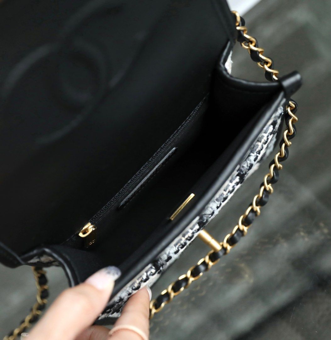 Chanel Small Flap Bag with Top Handle - Cotton & Wool Tweed & Gold-Tone  Metal, 名牌, 手袋及銀包- Carousell