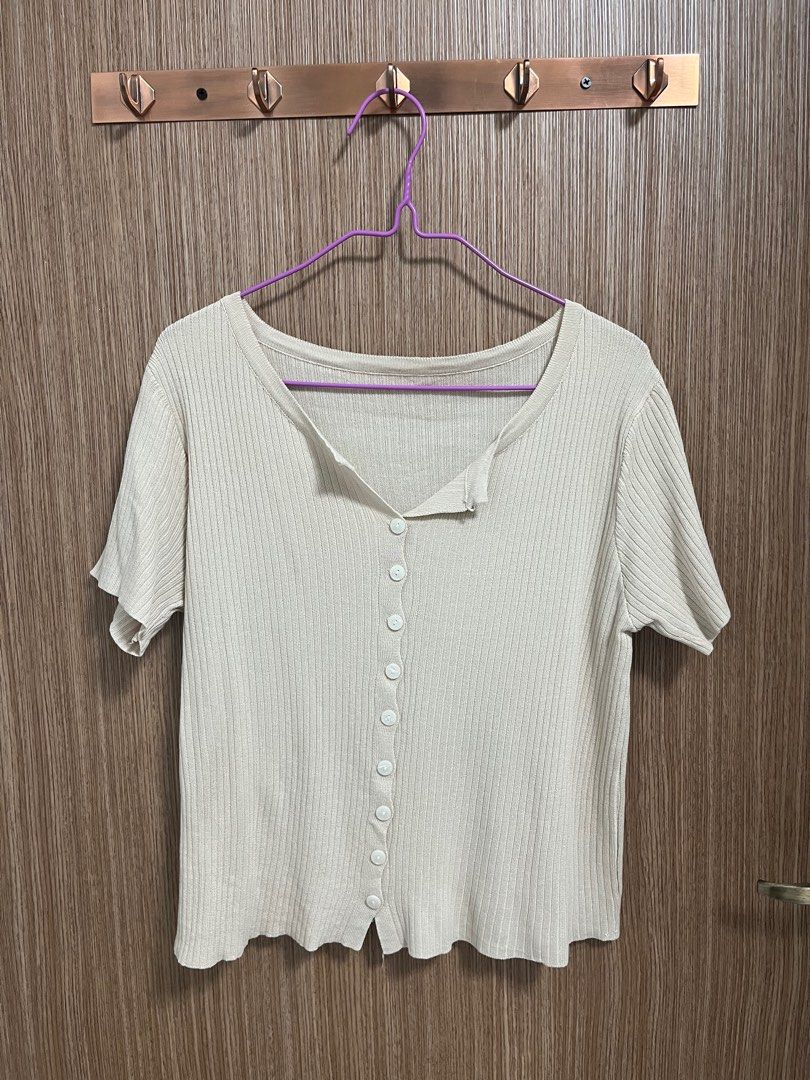 cream ribbed top, Women's Fashion, Tops, Shirts on Carousell