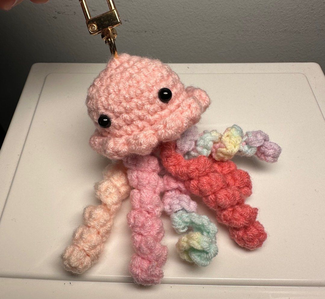 Crochet jellyfish keychain Pink Pastel Rainbow, Hobbies & Toys
