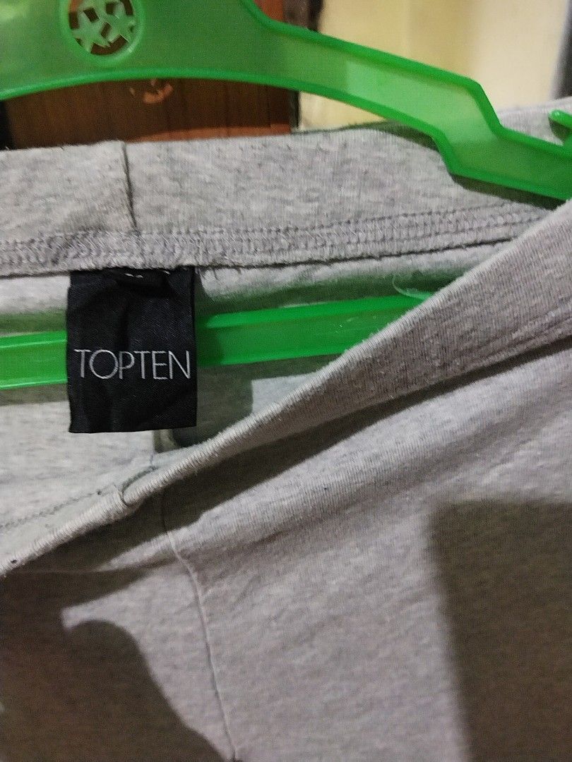 Decluttering leggings Gray (Category: Activewear) located in Cabadbaran. Submitted by xevedatiles (Listing ID 1210749043, Image 3). Description: .