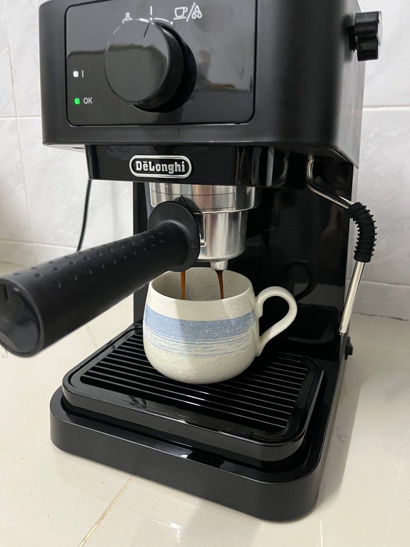 Delonghi stilosa coffee machine EC230.BK, TV & Home Appliances, Kitchen  Appliances, Coffee Machines & Makers on Carousell
