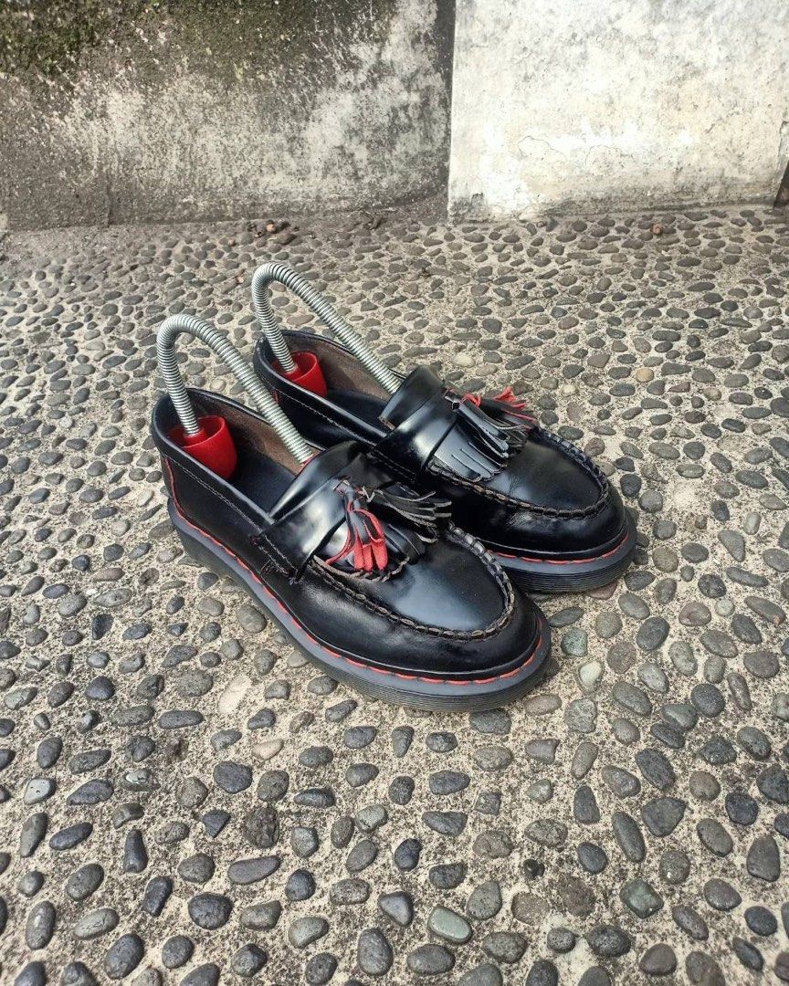 Dr martens deals red stitching