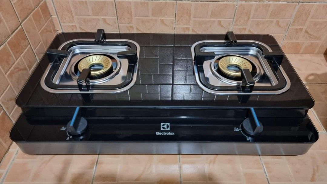 ELECTROLUX 2Burner Glass Tabletop Gas Stove, TV & Home Appliances, Kitchen Appliances, Cookers