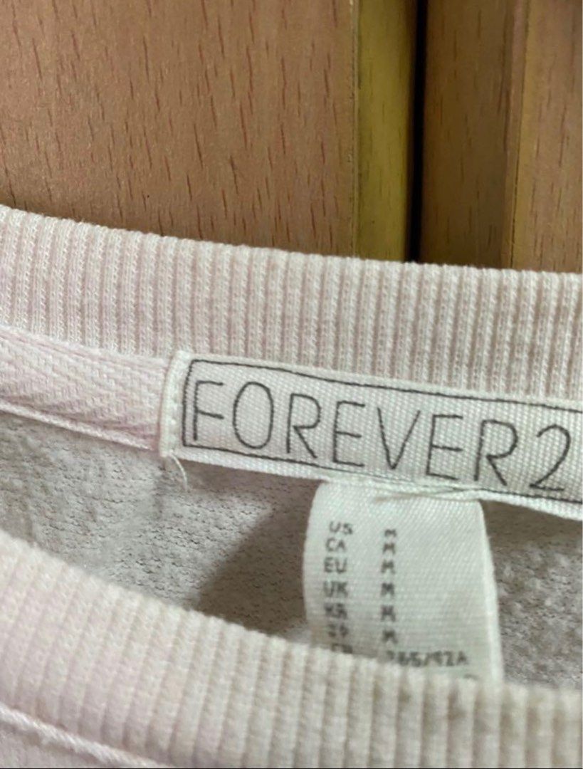 Forever 21 Graphic Sweatsirt (Category: Coats, Jackets and Outerwear) located in Manila. Submitted by amiax (Listing ID 1210712782, Image 2). Description: Forever 21 baby pink sweater Size Medium Bought for 1,200 before.