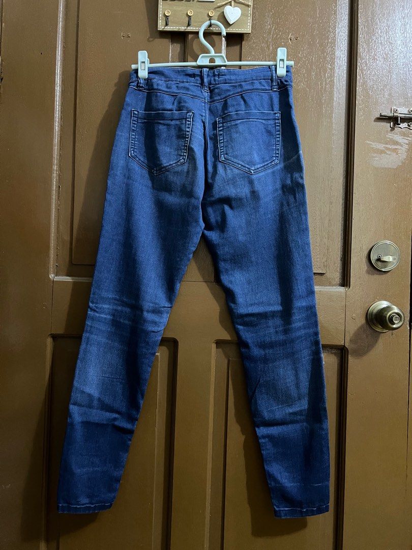 Forever 21 pants for women (Category: Jeans) located in Mexico. Submitted by saverspace (Listing ID 1210673940, Image 2). Description: Forever 21 pants Size: 24-26 Stretchable Color:blue Rfs: Decluttering .