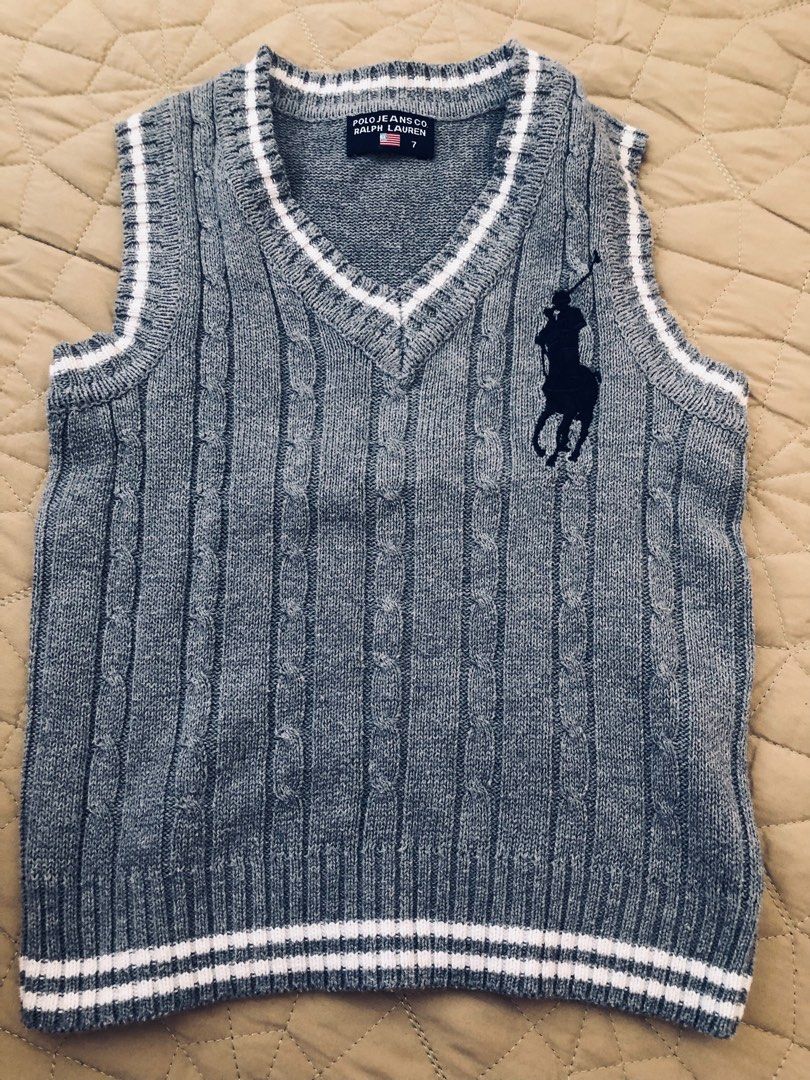GAP and H&M Shirt (Category: Babies & Kids Fashion) located in Imus. Submitted by jalvs (Listing ID 1210603052, Image 1). Description: Size 3T.