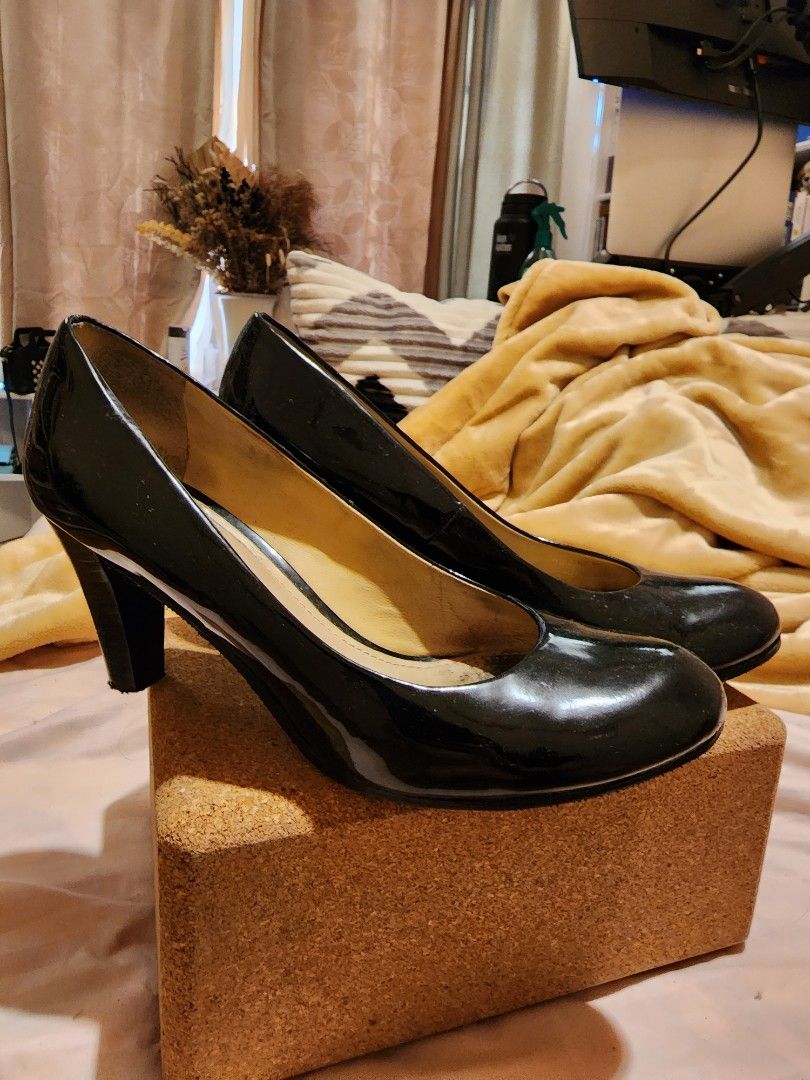 Classic black 2024 pumps round toe