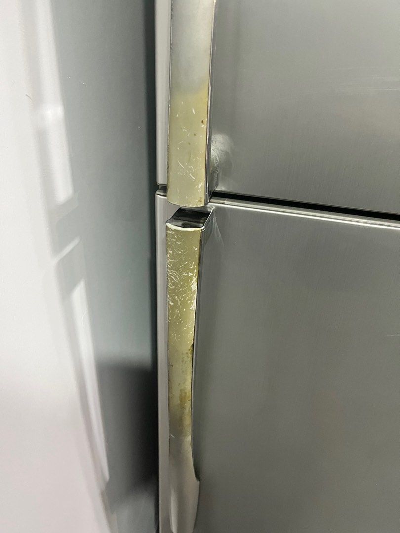 Giving away fridge for free, TV & Home Appliances, Kitchen Appliances