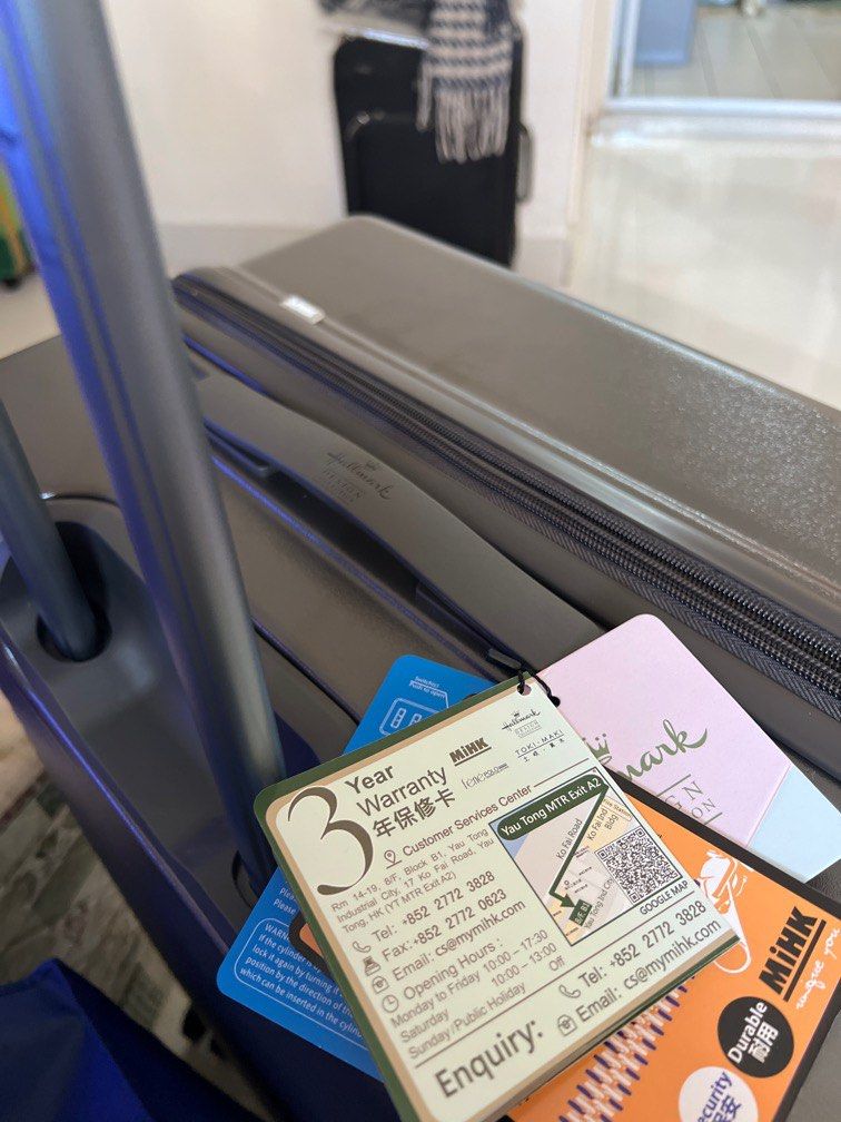 Hallmark行李箱28吋 （分類：旅遊 - 旅行必需品及用品）位於 Hong Kong。 由 _lamy 提交（商品編號 1210670510，圖片 2）。簡介： Hallmark行李箱 28吋 黑色 23年1月20買 未用過 三年保養 有吊牌 拉鍊全部一切正常 有防塵套。