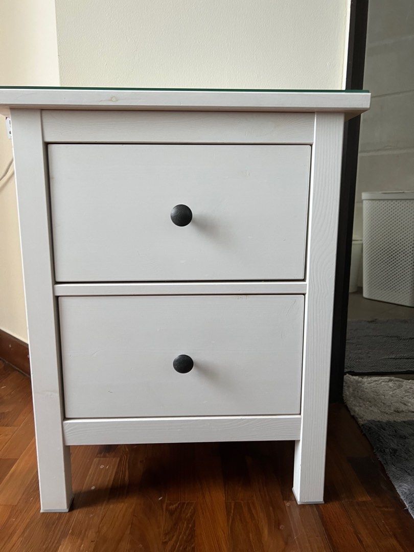 Hemnes bedside sales table glass top