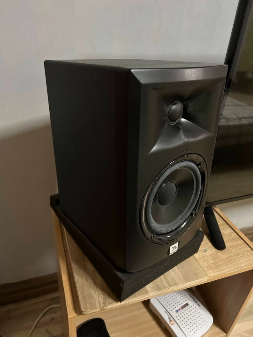 JBL LSR305 Speakers Complete Setup, Audio, Soundbars, Speakers & Amplifiers on Carousell