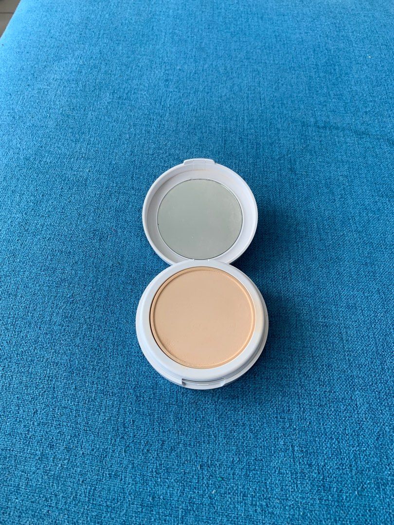 J.Cat Aquasurance Powder Foundation in Ivory, Beauty & Personal Care