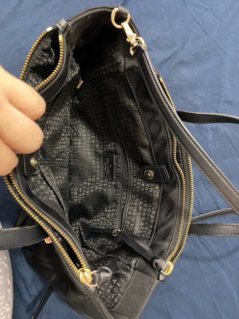 Kate spade 2 way nylon tote bag (Category: Luxury Bags & Wallets) located in Taguig. Submitted by wdpdln (Listing ID 1210691997, Image 2). Description: Only issue is the short handle Otherwise bag is actually barely used .
