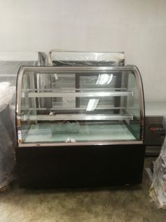 📢LAST 1 UNIT ON STOCK CAKE DISPLAY CHILLER CURVED TYPE 3 LAYERS- 4FT LONG❗❗