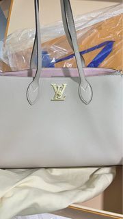 Lockme shopper louis vuitton autentic 2022 rec indo