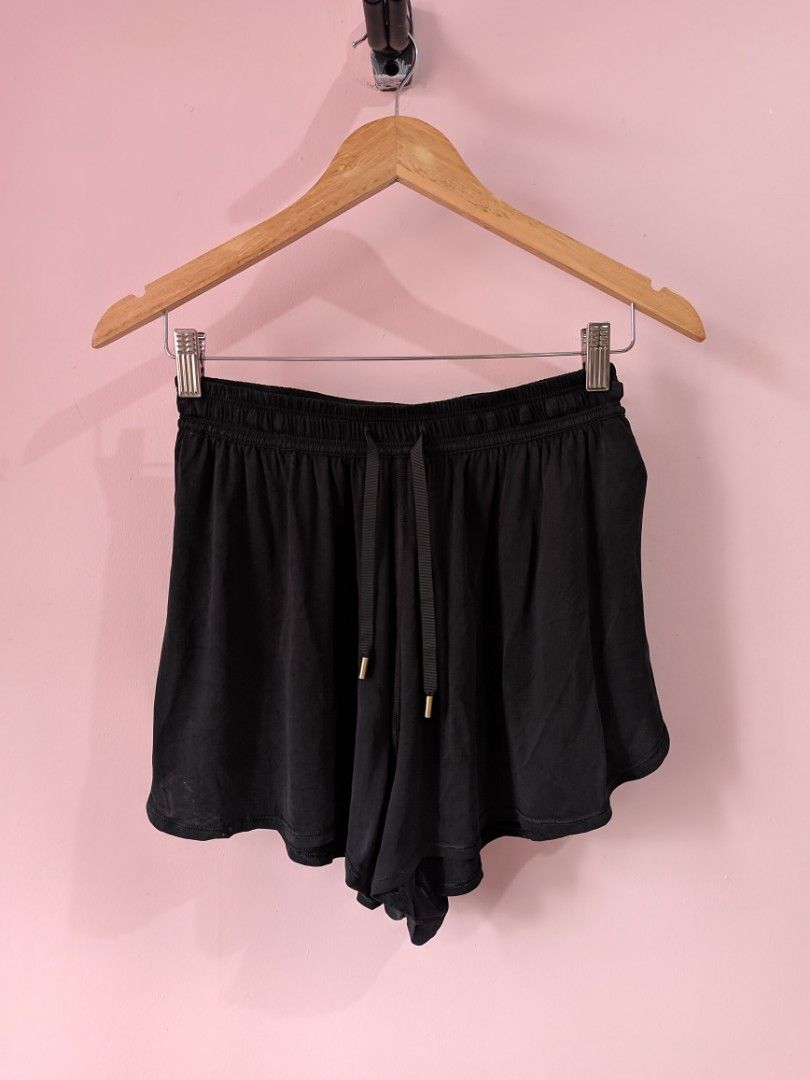 Lululemon Principal Dancer Short (Category: Shorts) located in Taguig. Submitted by dropthatstuffph (Listing ID 1210613328, Image 3). Description: Size: Small Location: Taguig City.