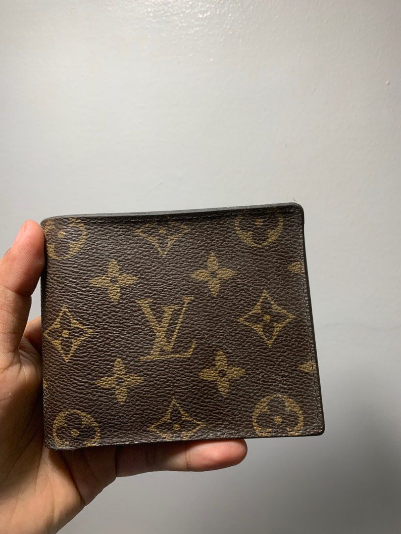 Lv wallet (Category: Luxury Bags & Wallets) located in Alaminos. Submitted by dsabelg (Listing ID 1210692152, Image 1). Description: .