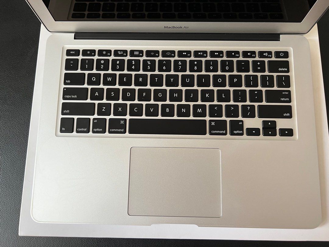 Macbook Air 2014 (Category: Laptops & Notebooks) located in Tagbilaran City. Submitted by chinomandam (Listing ID 1210602610, Image 3). Description: Macbook Air (13 inches Early 2014) Complete with box and accessories.