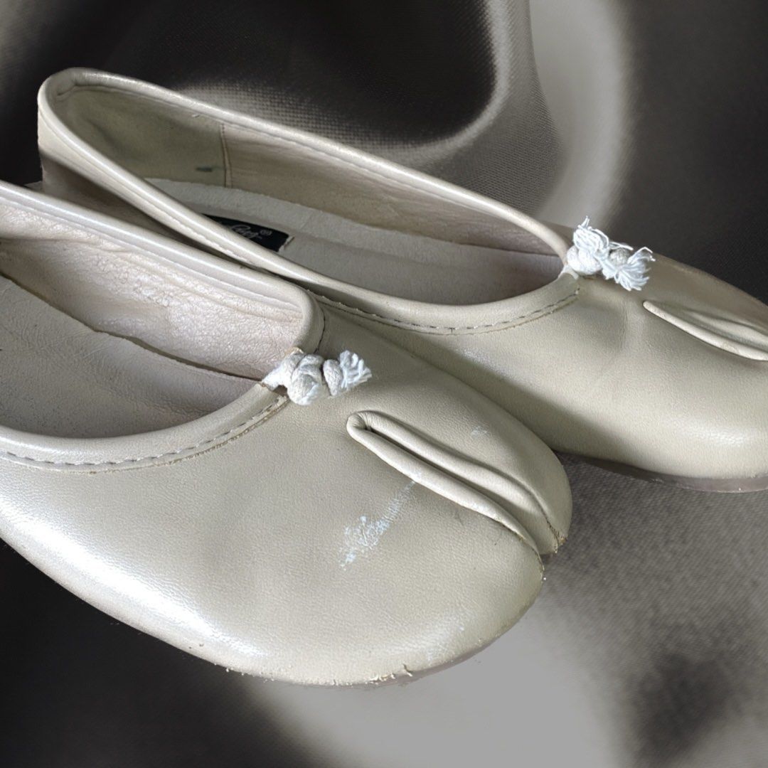 Tabi split-toe leather ballet flats