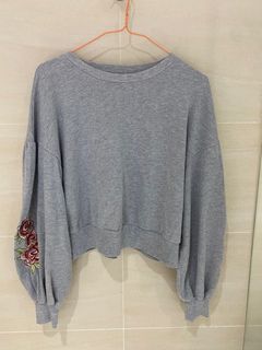 Mango 玫瑰刺繡灰色短板上衣