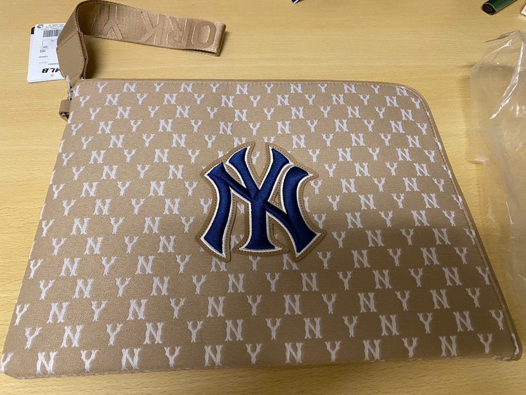 MLB Classic Monogram Jacquard Digital Device Pouch M NY Yankees