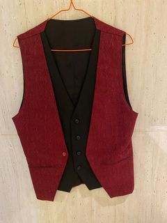 Moria custom red vest size M
