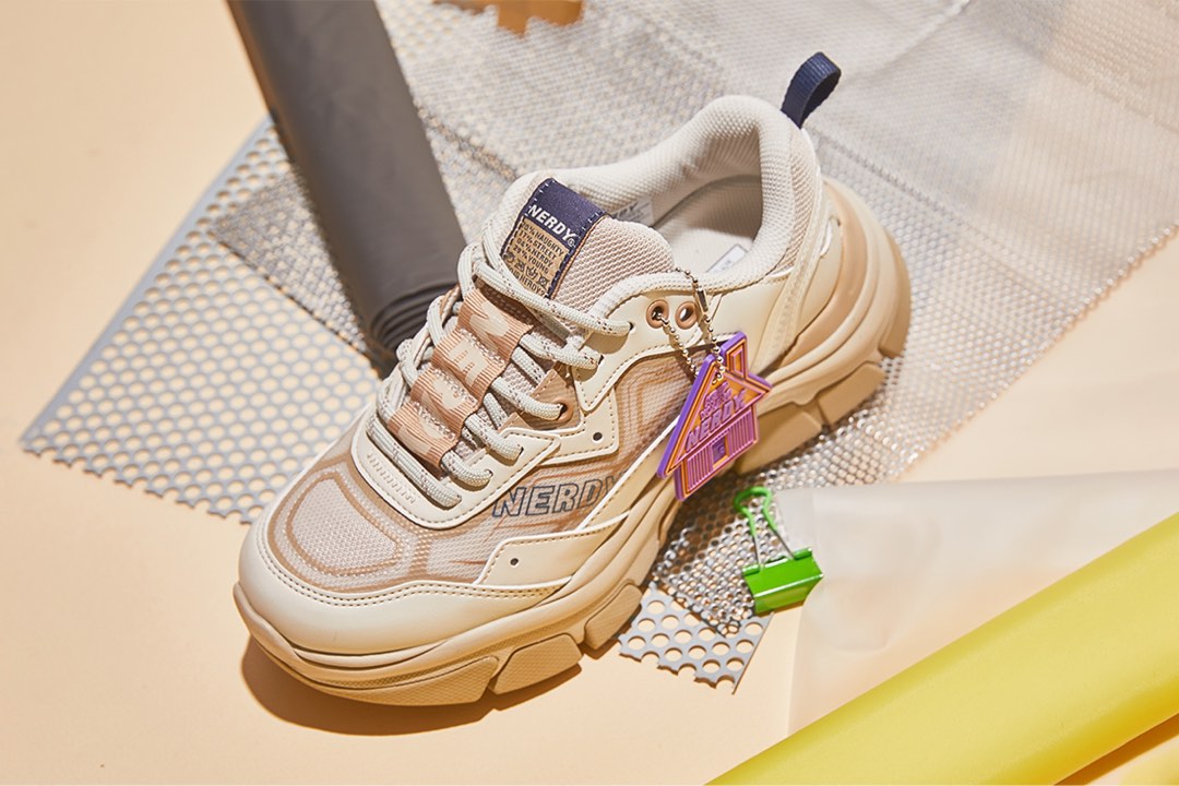 Abstract Psychedelic Graffiti Women's Sneakers main image 1