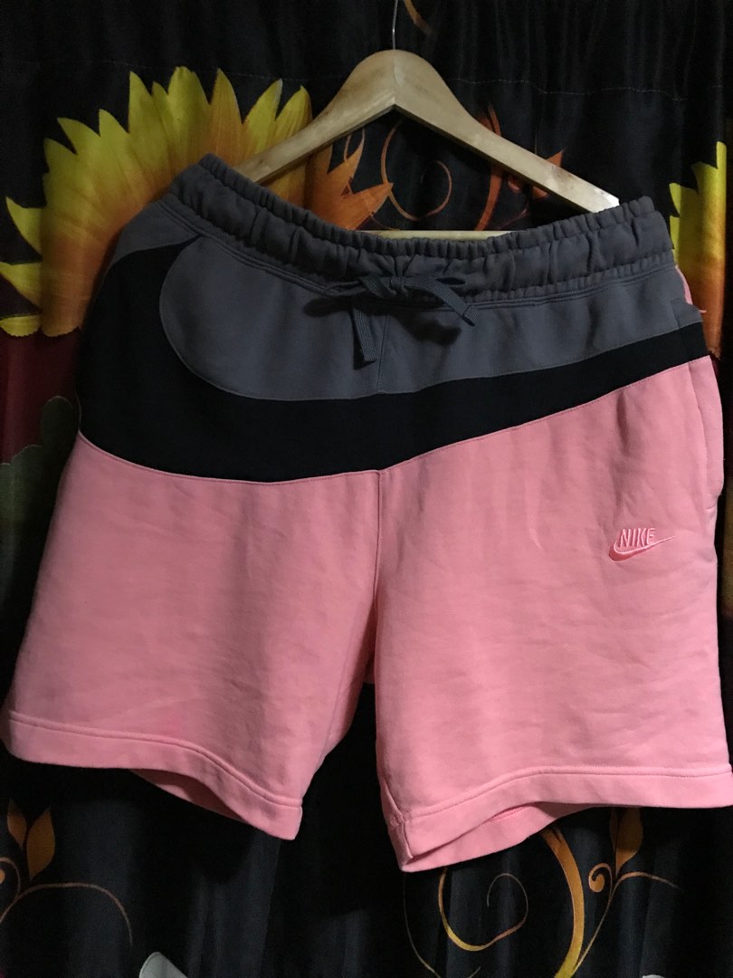 short nike big swoosh