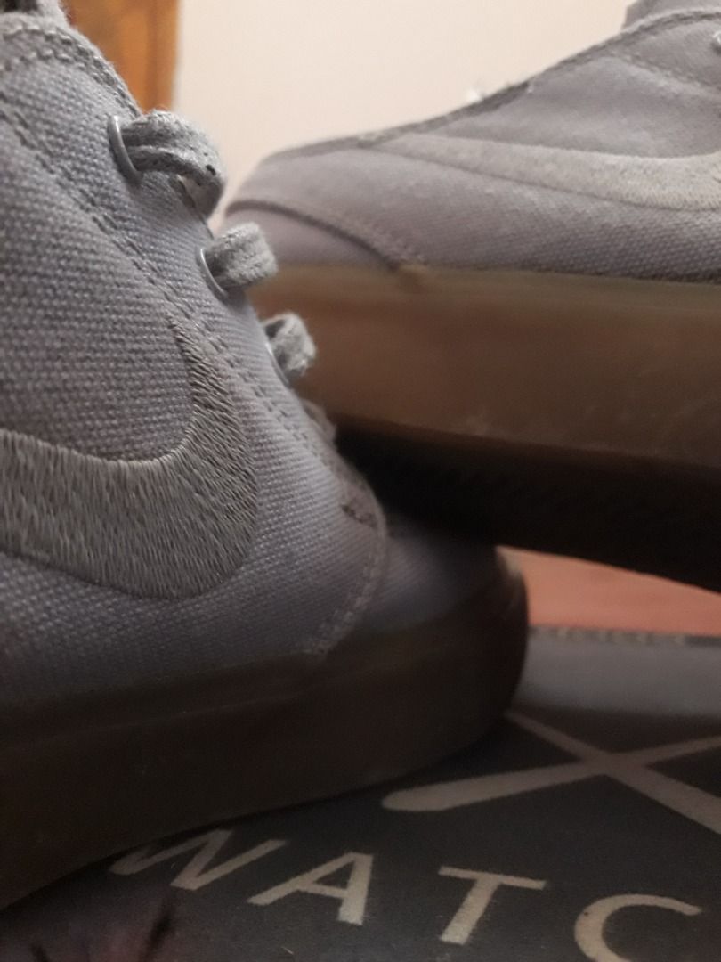 Janoski scratch store