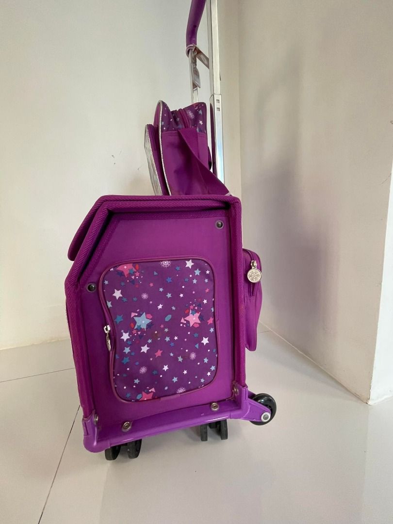 Original Disney Frozen Trolley Bag (Category: Babies & Kids Fashion) located in Cabanatuan. Submitted by potipot (Listing ID 1210601236, Image 3). Description: Original Disney Trolley set!!! Good as new . Original price 4699.75 php.