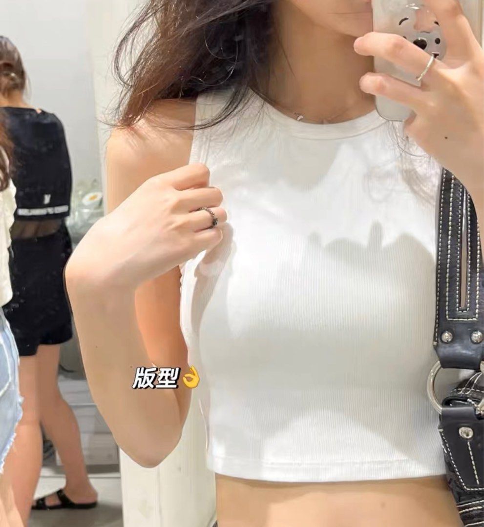 padded white tank crop top, Women's Fashion, Tops, Sleeveless on Carousell