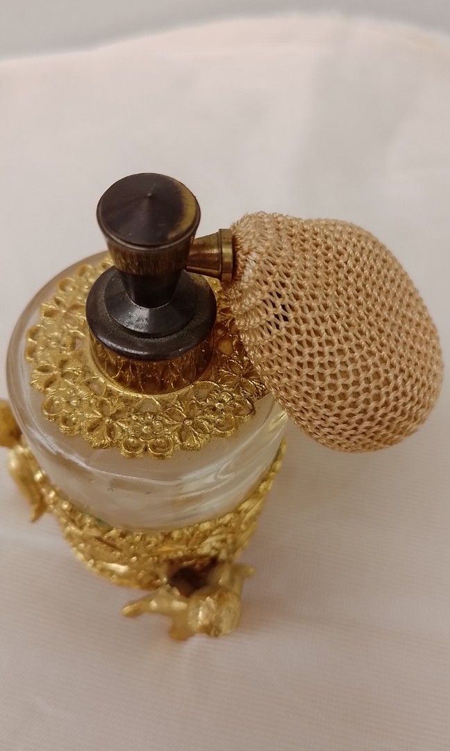 Perfume diffuser (Category: Fragrance & Deodorants) located in Taguig. Submitted by madisam (Listing ID 1210761087, Image 2). Description: preloved from Japan not sure if working very good for display.