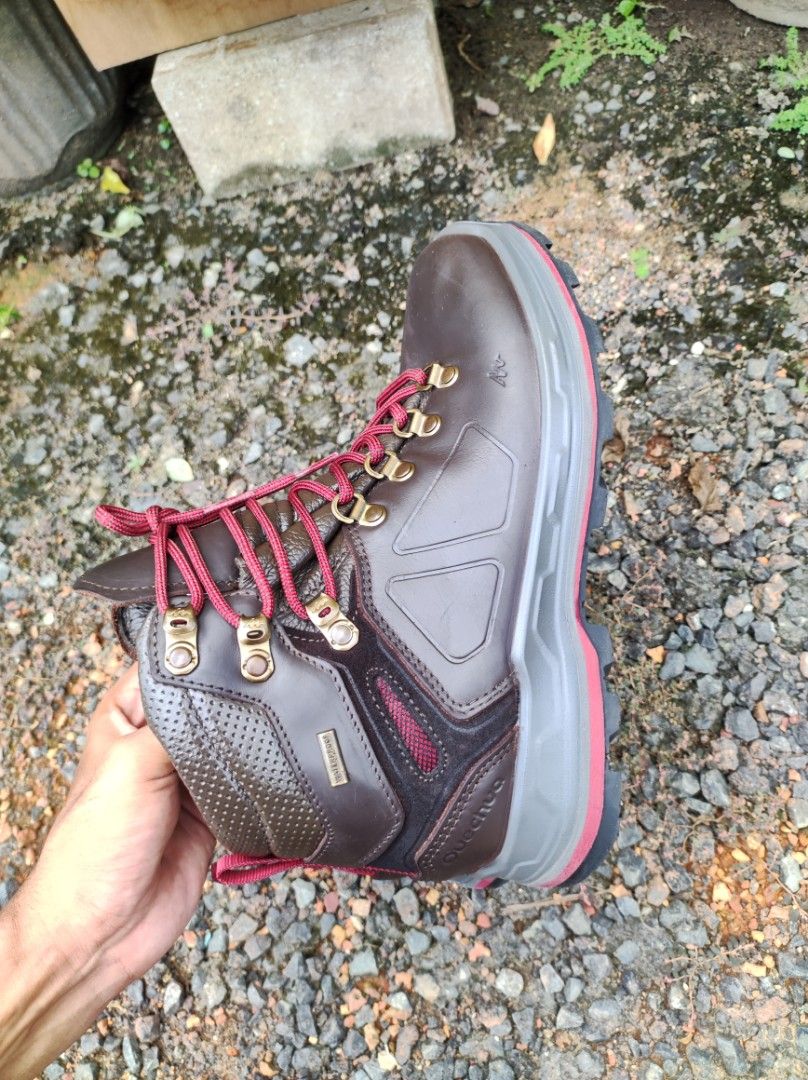 Quechua boots leather, Fesyen Wanita, Sepatu di Carousell