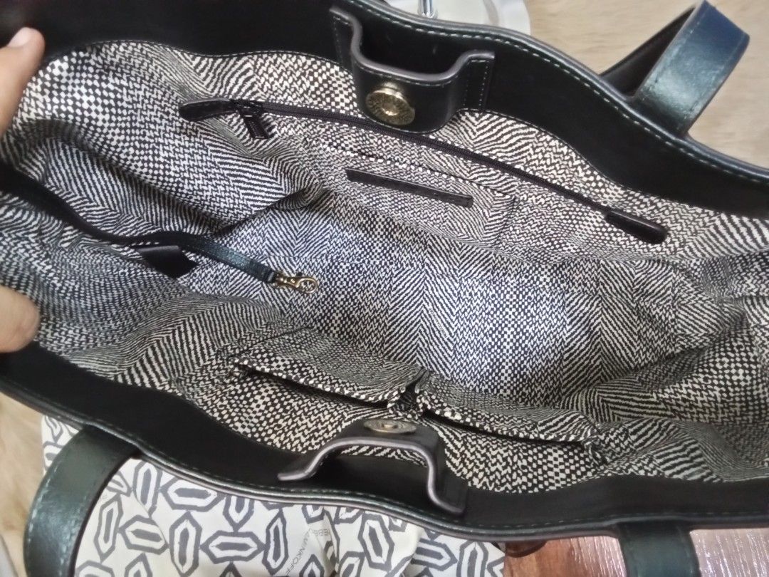 Rebecca Minkoff Tote (Category: Luxury Bags & Wallets) located in Pagudpud. Submitted by Preloved_selections (Listing ID 1210620774, Image 3). Description: ✨Large size ✨Pristine Condition ✨Shiny dark green color ✨No cracks, rubs Expect normal signs of use since this is preloved item 🤗.