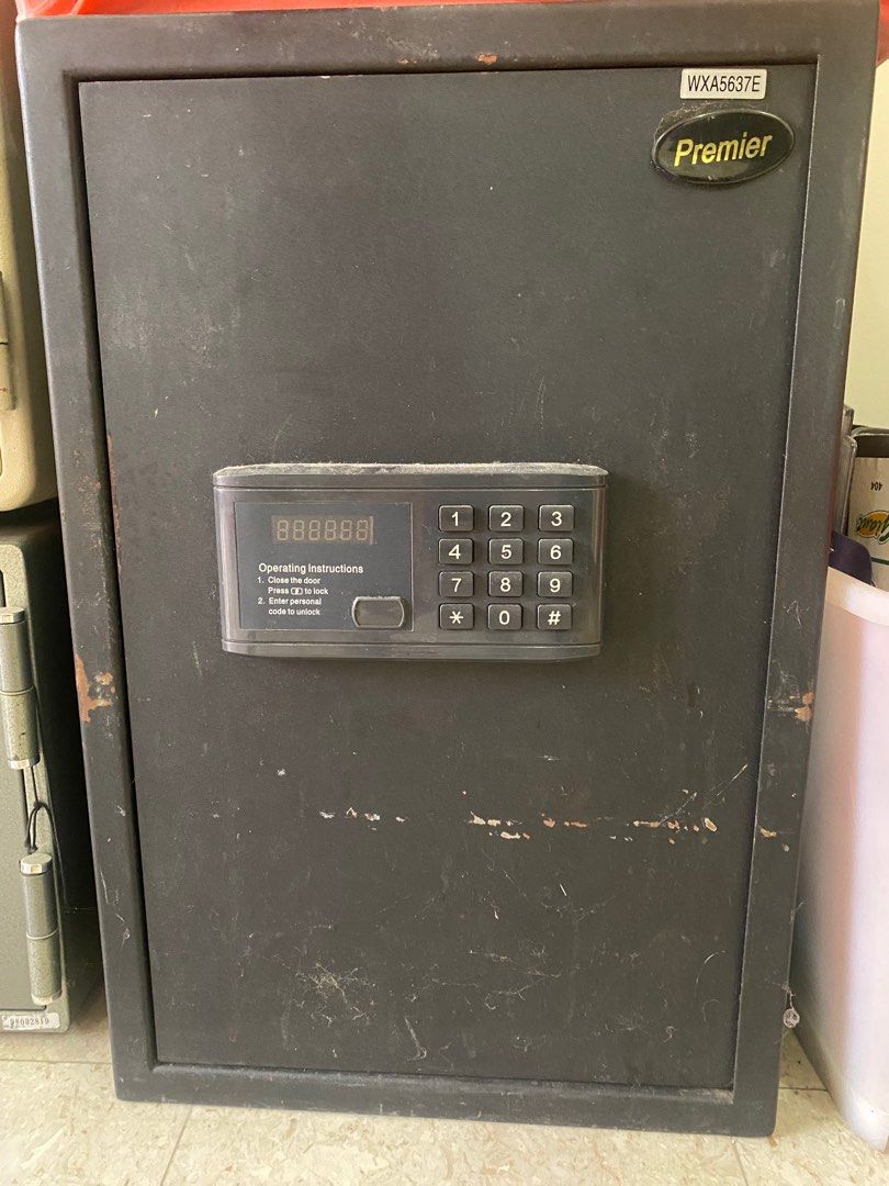 Safe box used64885067425923112