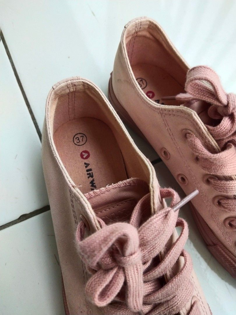 SEPATU AIRWALK, Fesyen Wanita, Sepatu di Carousell