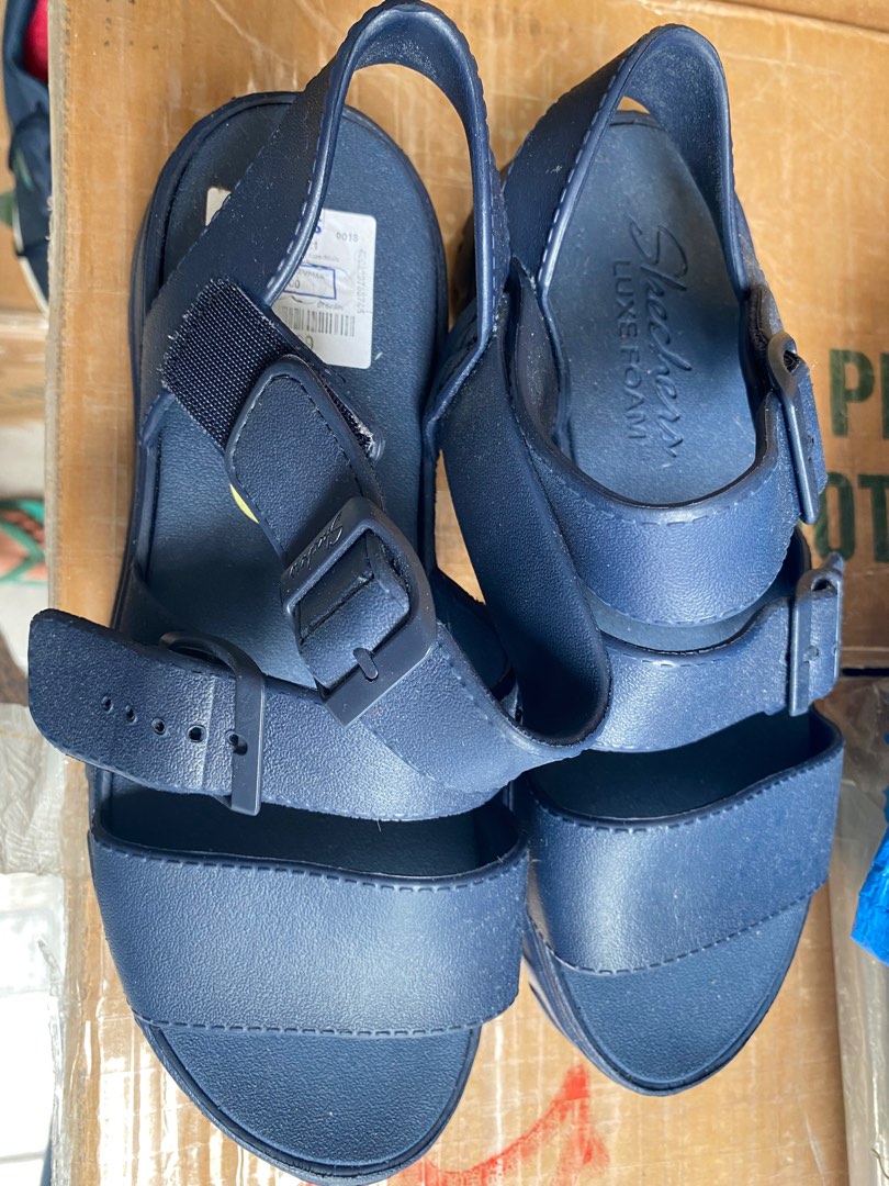 SKECHERS Luxe Foam, Women's Fashion, Footwear, Flats & Sandals on Carousell