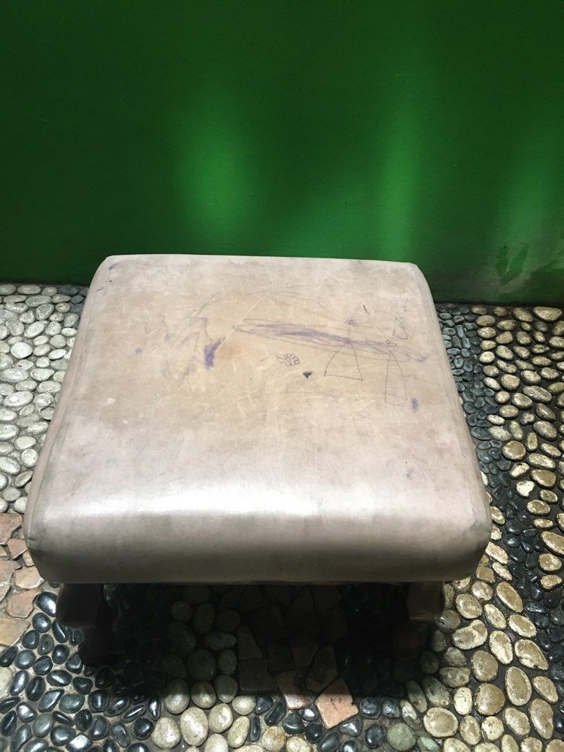 tempat duduk bangku kayu, Home & Furniture on Carousell