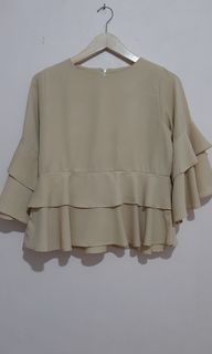 Top Ruffle Cream - Atasan Ruffle Warna Cream