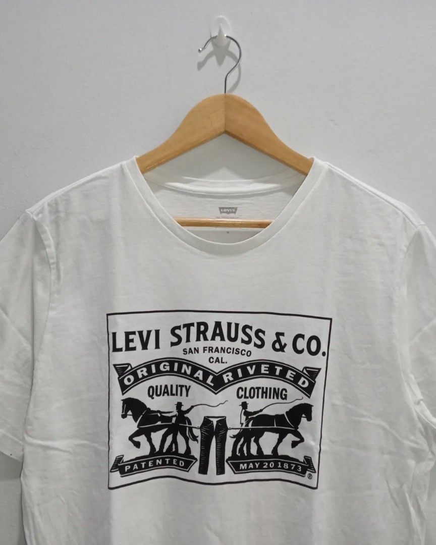 TSHIRT : LEVIS - STRAUSS & CO.(12), Men's Fashion, Tops & Sets, Tshirts &  Polo Shirts on Carousell