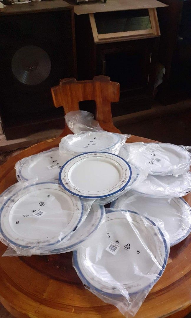 Tupperware Plates. Bnew (Category: Dinnerware & Cutlery) located in Kidapawan. Submitted by Thrift_ni_Bai (Listing ID 1210708225, Image 2). Description: For sale, 1 dozen tupperware plates 😊 Orginal Price: 9k Selling for: 4.500 only •Di pa po nagagamit rfs: need cash Dm 📩.