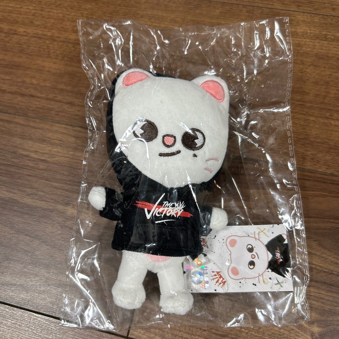 WTS skzoo jiniret sealed mini plush Stray kids , Hobbies & Toys ...